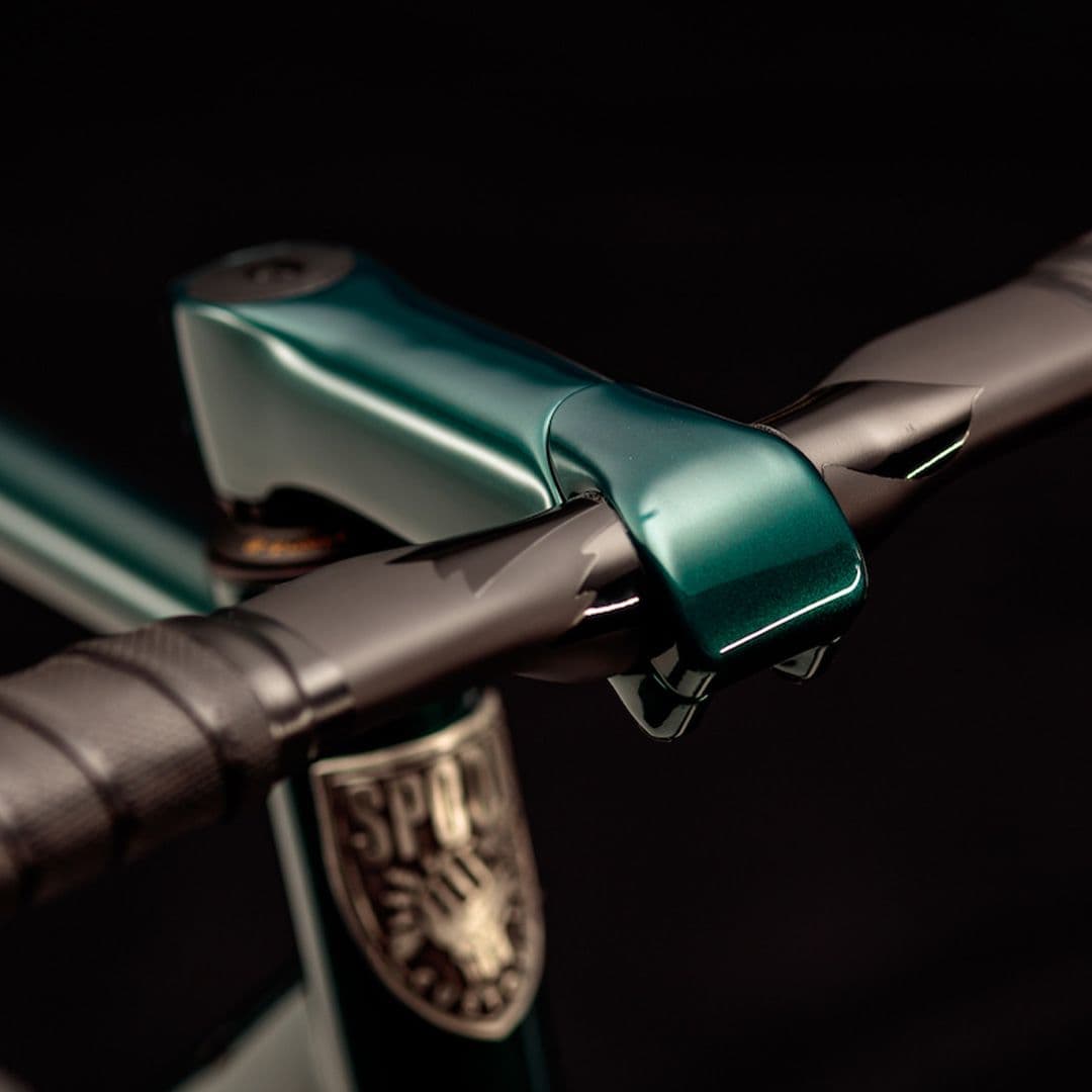 Spoon Izoard close-up