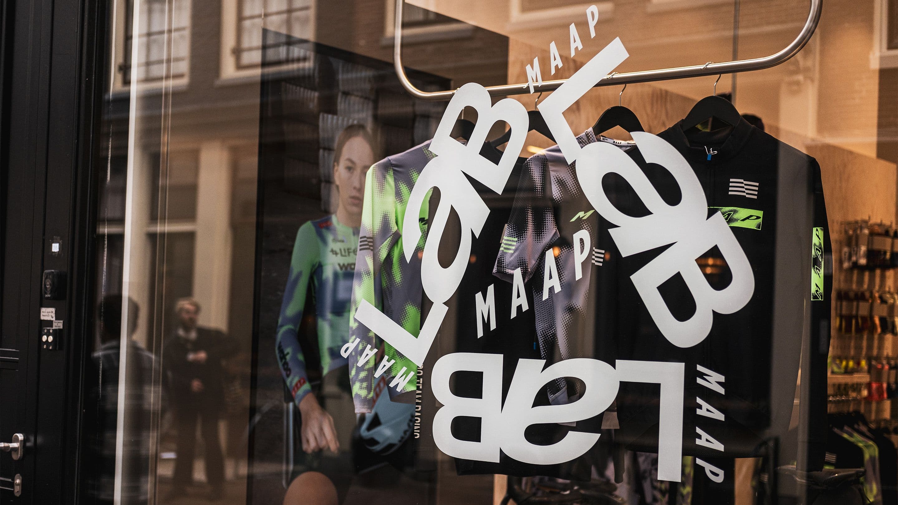 Tablet & Desktop image