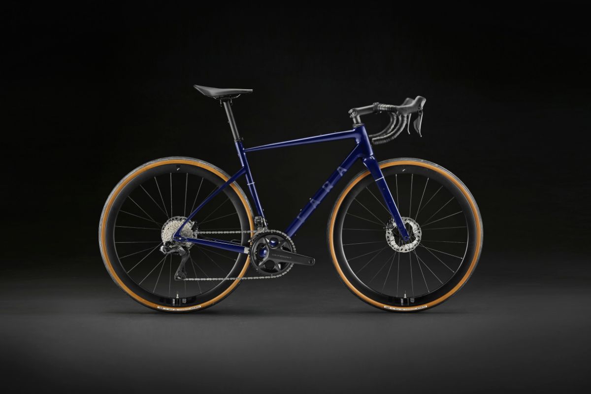 Spotlight of the FARA All Road bicycle.